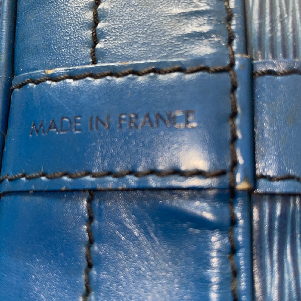 Louis Vuitton Epi Noe Bucket Bag in Blue with Drawstring - Picture 11 of 12